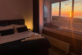 CuxHeaven modernes Studio-Apartment direkt am Meer mit Pool, Sauna und Massage